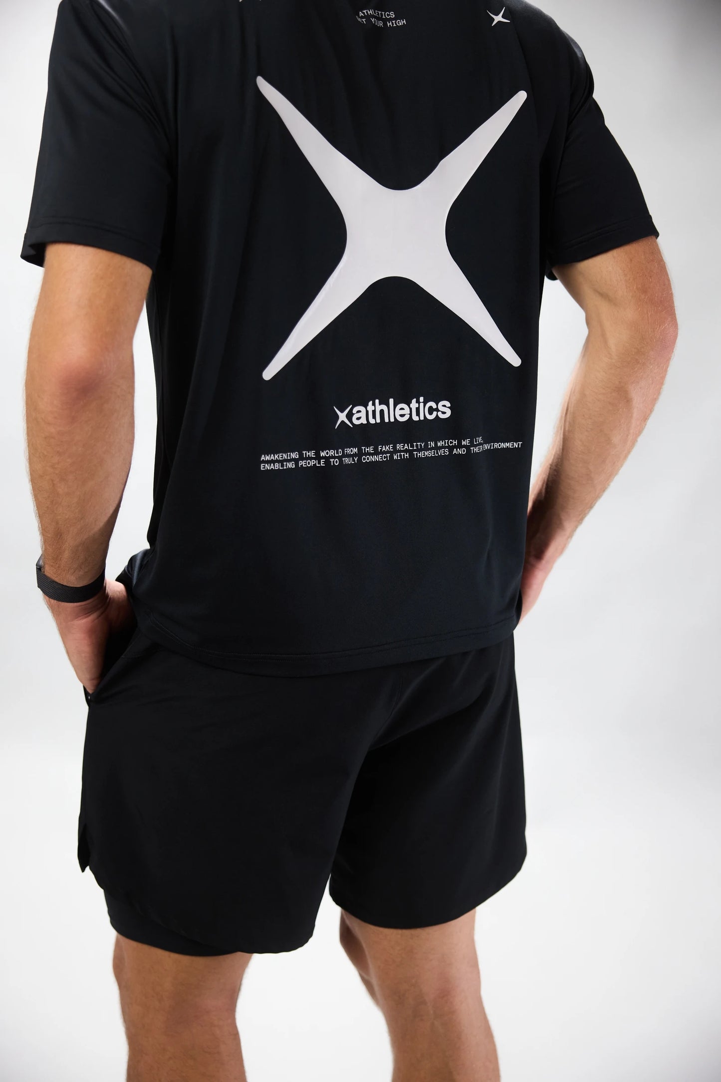 BLACK TRAIN TEE