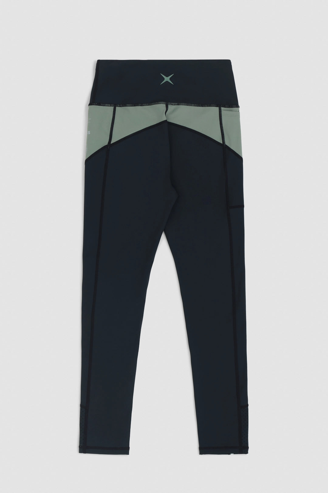 BLACK TRAIN WOMAN LEGGINS