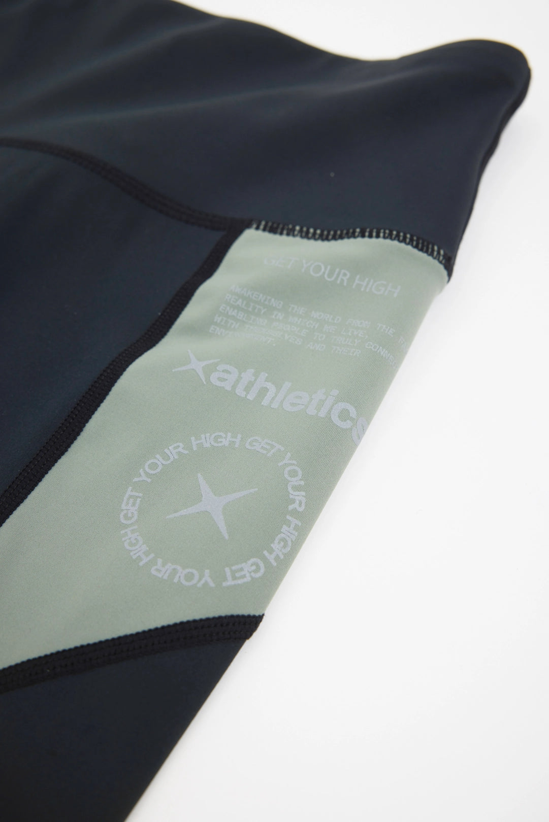 BLACK TRAIN WOMAN LEGGINS