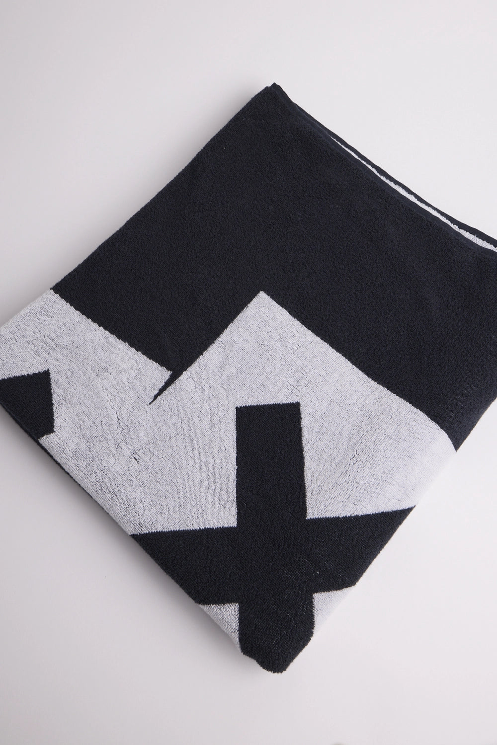NAVY GRAVITY TOWEL