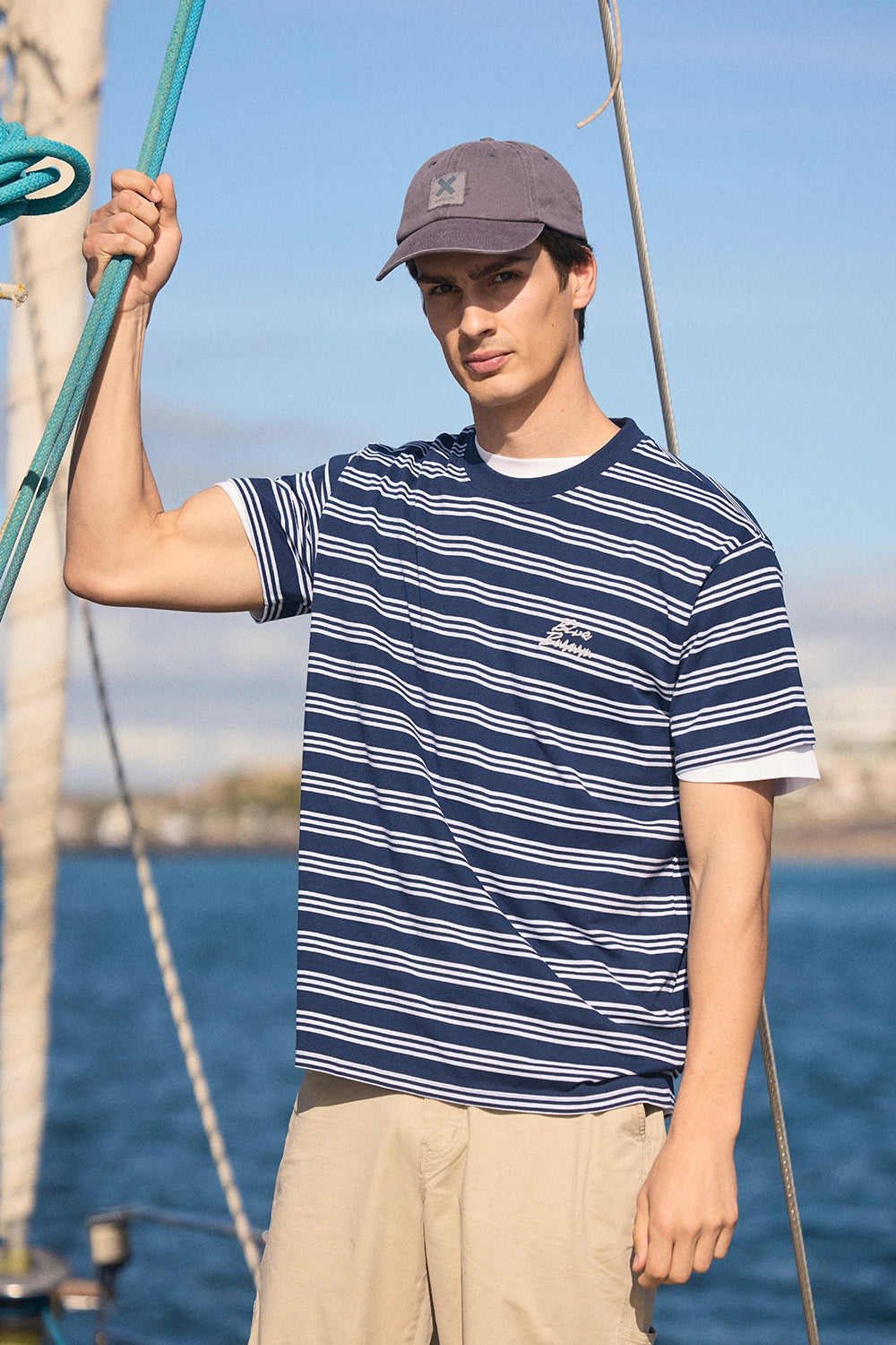 NAVY STRIPES TEE