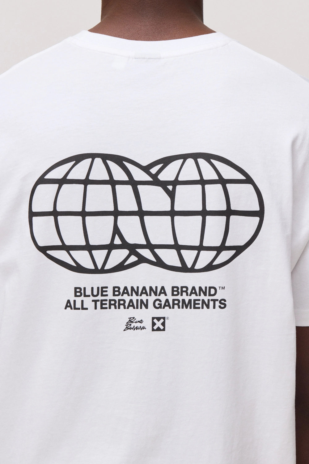 WHITE UNIVERSAL TEE